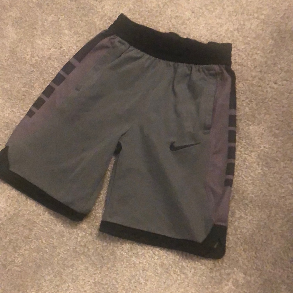 Nike boys medium elite Nike shorts